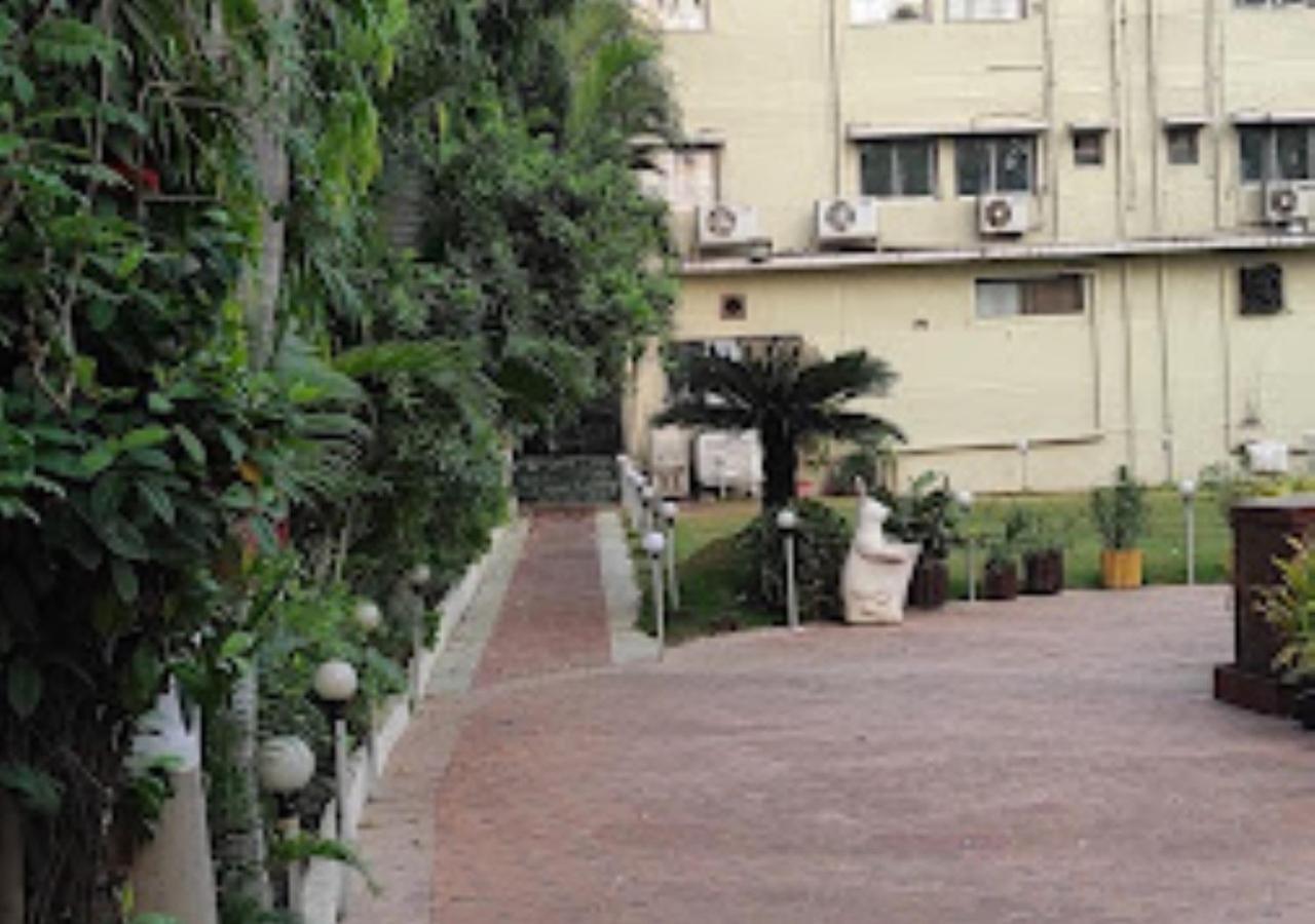 Hotel Blue Paradise Chandrapur Luaran gambar