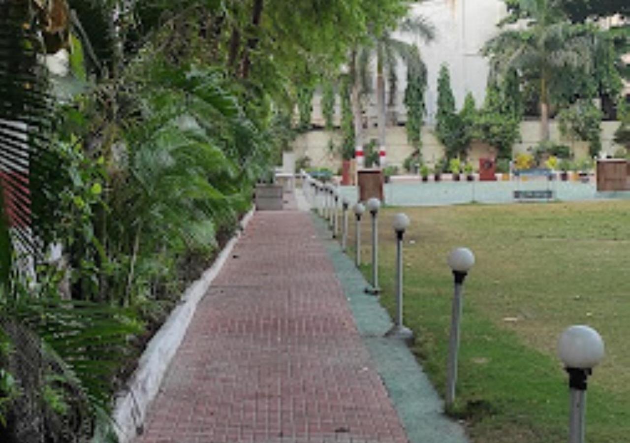 Hotel Blue Paradise Chandrapur Luaran gambar