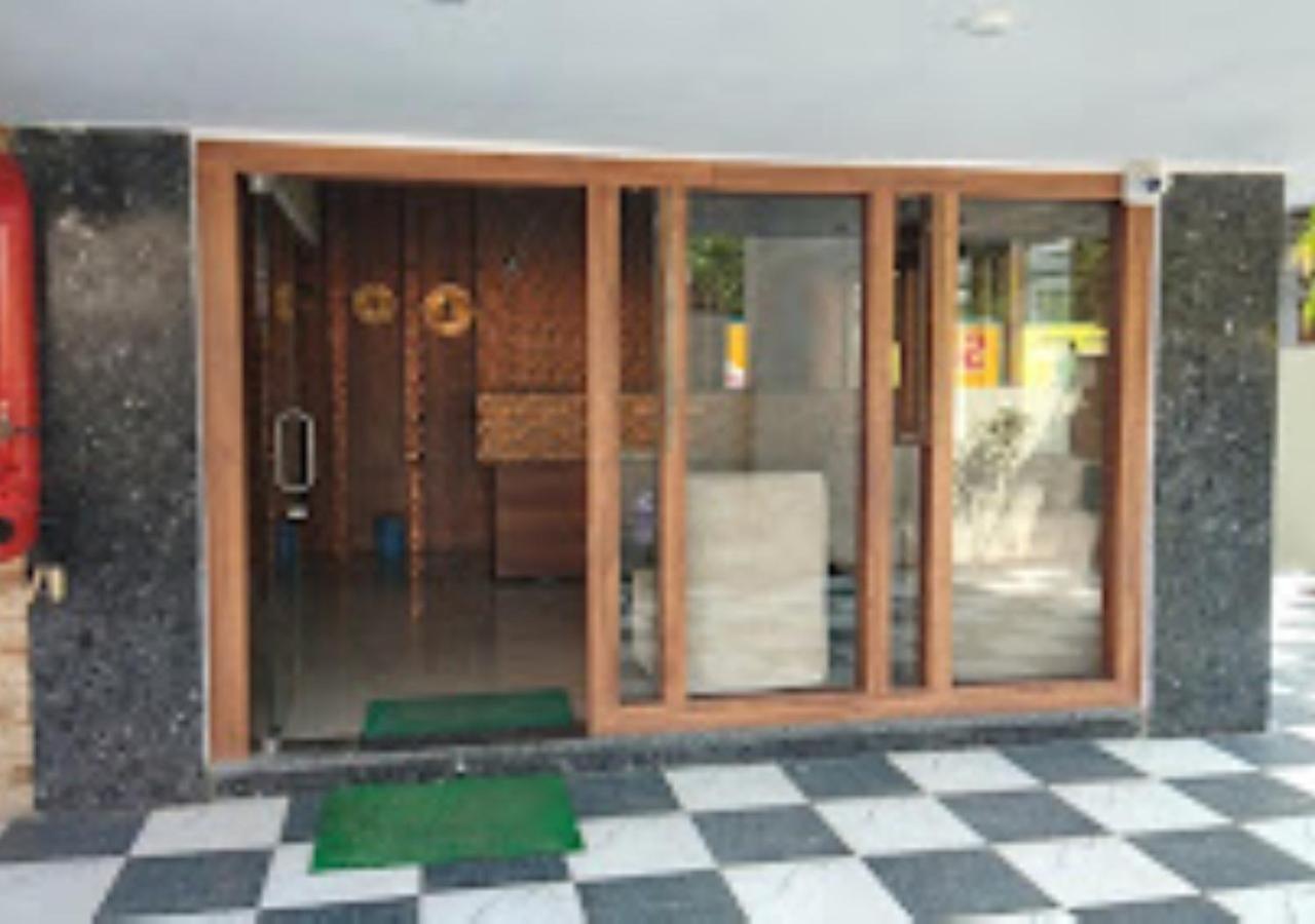 Hotel Blue Paradise Chandrapur Luaran gambar
